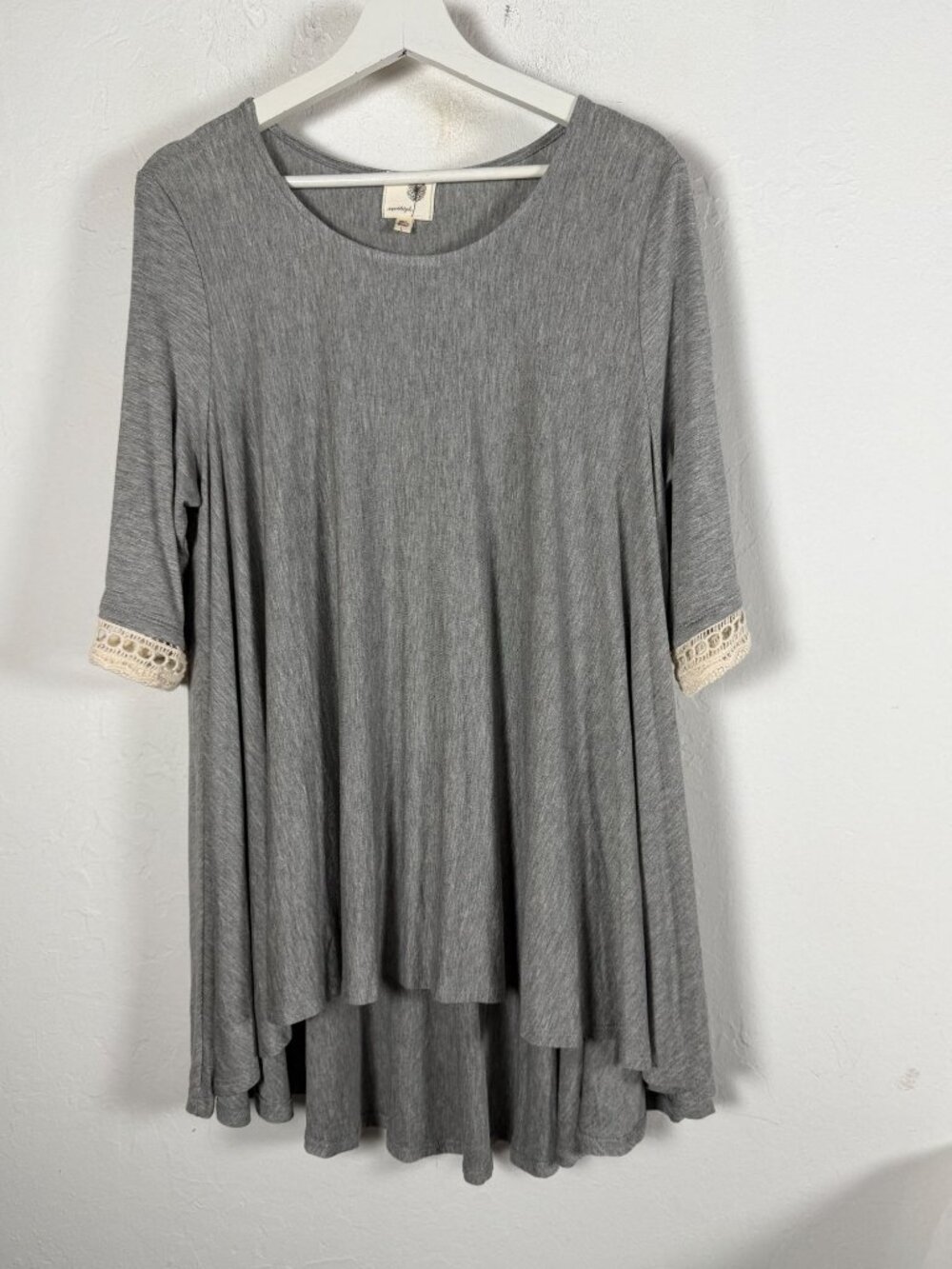Everleigh Top Womens Large Gray Knit Tunic Lace Trim 3/4 Sleeve Hi Low Swing - Picture 1 of 8